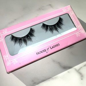 Never been worn House of Lashes Knockout lash